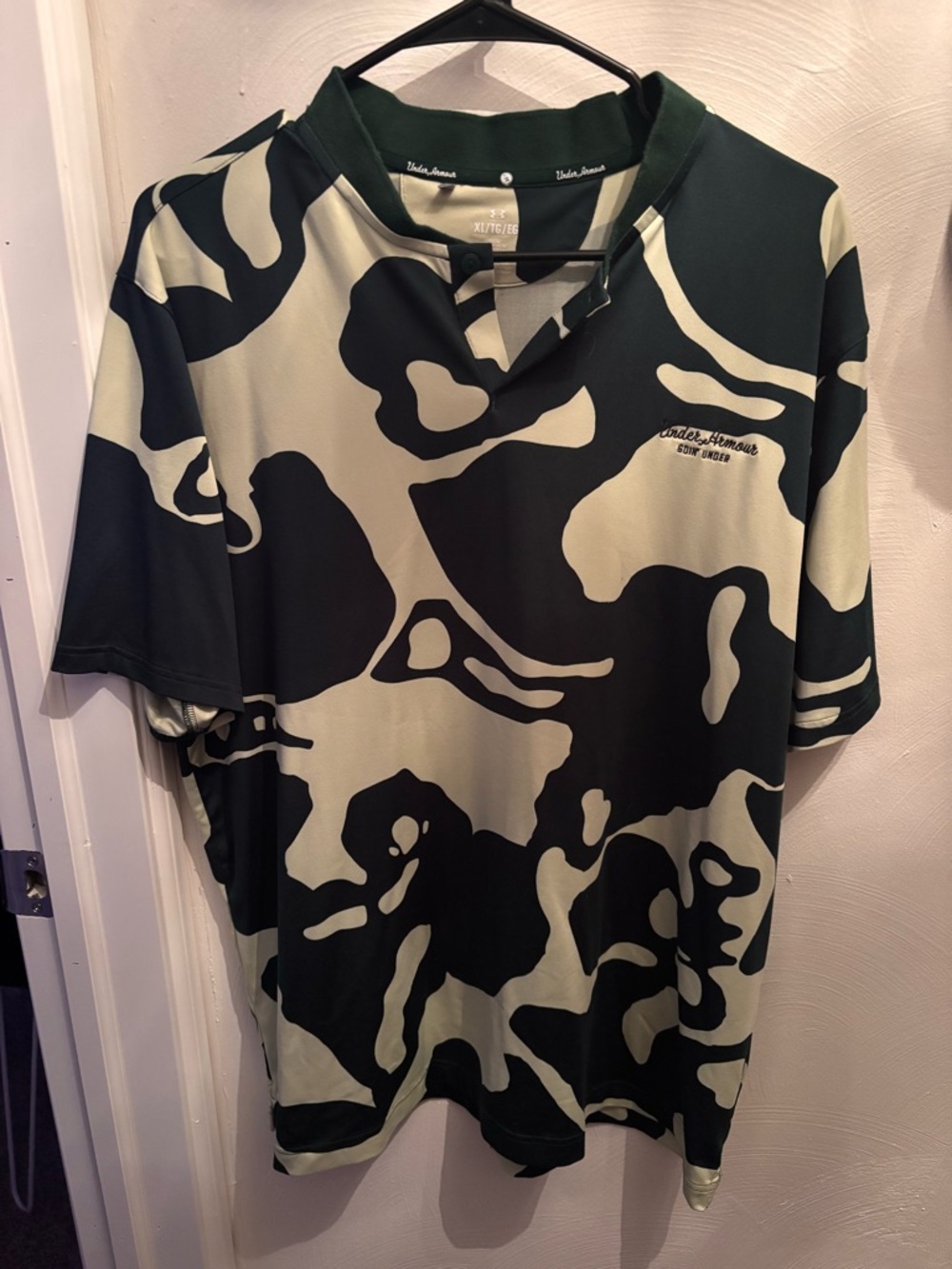Under Armour Men's Black and Cream Camo Short Sleeve Tee